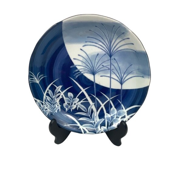 Toyo Japanese Blue and White Porcelain Plate With Floral Design - Picture 2 of 7